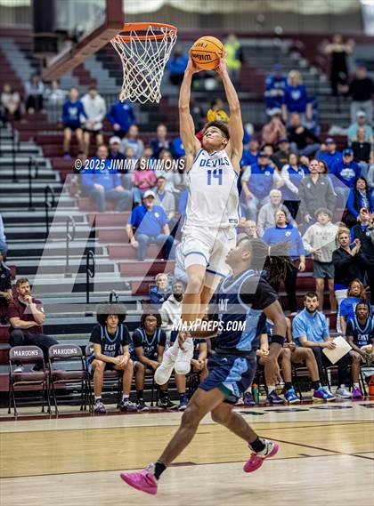 Thumbnail 1 in Quincy vs. Belleville East (IHSA 4A Regional Championship) photogallery.