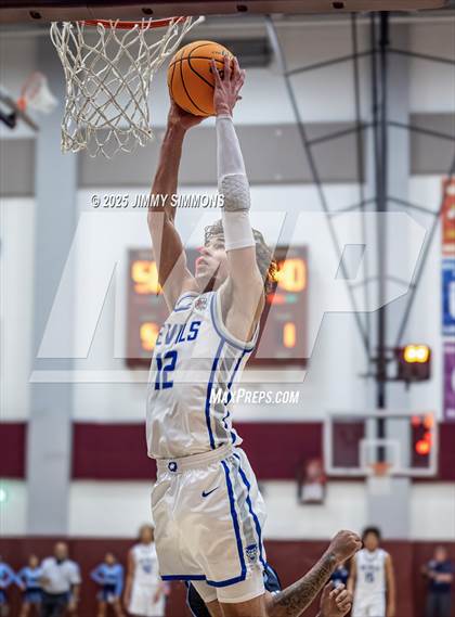 Thumbnail 1 in Quincy vs. Belleville East (IHSA 4A Regional Championship) photogallery.