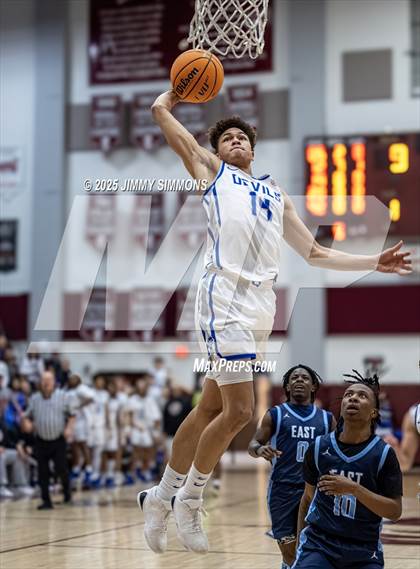 Thumbnail 2 in Quincy vs. Belleville East (IHSA 4A Regional Championship) photogallery.