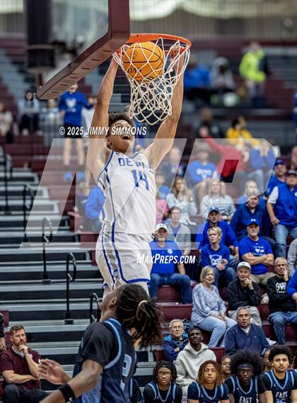 Thumbnail 2 in Quincy vs. Belleville East (IHSA 4A Regional Championship) photogallery.