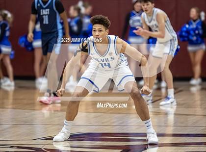 Thumbnail 1 in Quincy vs. Belleville East (IHSA 4A Regional Championship) photogallery.