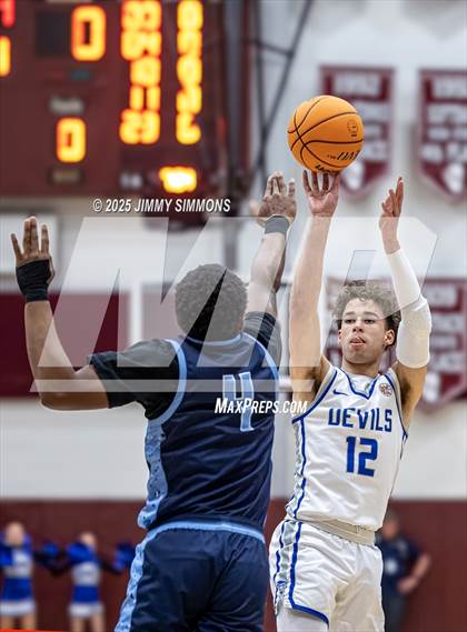 Thumbnail 1 in Quincy vs. Belleville East (IHSA 4A Regional Championship) photogallery.