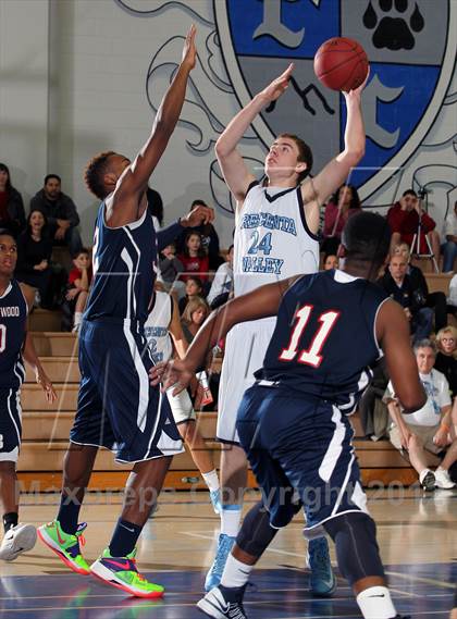 Thumbnail 2 in Crescenta Valley vs Brentwood (MaxPreps Holiday Classic) photogallery.