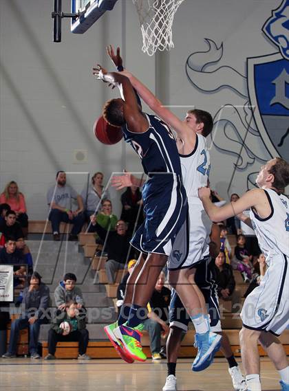 Thumbnail 2 in Crescenta Valley vs Brentwood (MaxPreps Holiday Classic) photogallery.