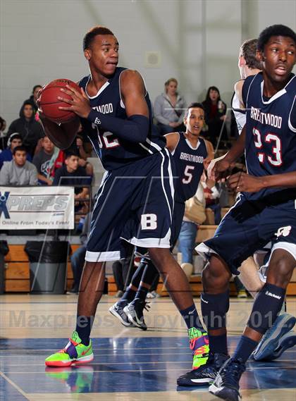 Thumbnail 2 in Crescenta Valley vs Brentwood (MaxPreps Holiday Classic) photogallery.