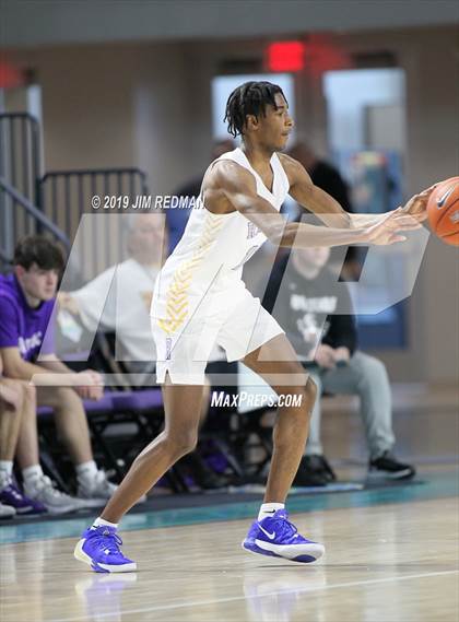 Thumbnail 2 in Roman Catholic vs. Vashon (City of Palms Classic) photogallery.