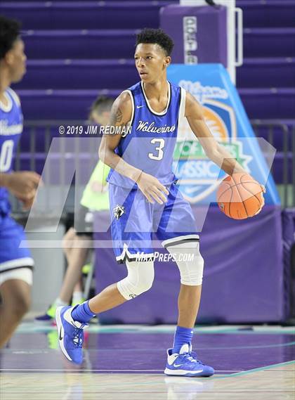 Thumbnail 2 in Roman Catholic vs. Vashon (City of Palms Classic) photogallery.