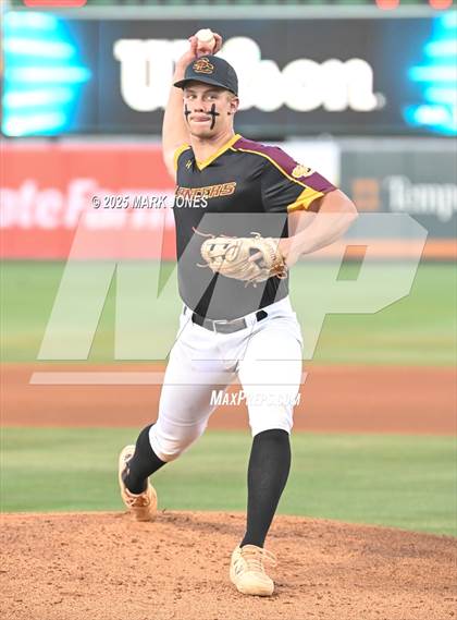 Thumbnail 2 in Salpointe Catholic vs. Flagstaff (AIA 4A Final) photogallery.