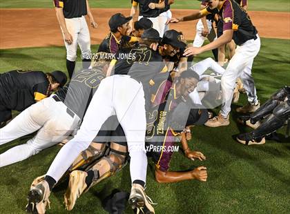 Thumbnail 1 in Salpointe Catholic vs. Flagstaff (AIA 4A Final) photogallery.