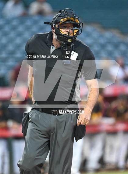 Thumbnail 2 in Salpointe Catholic vs. Flagstaff (AIA 4A Final) photogallery.