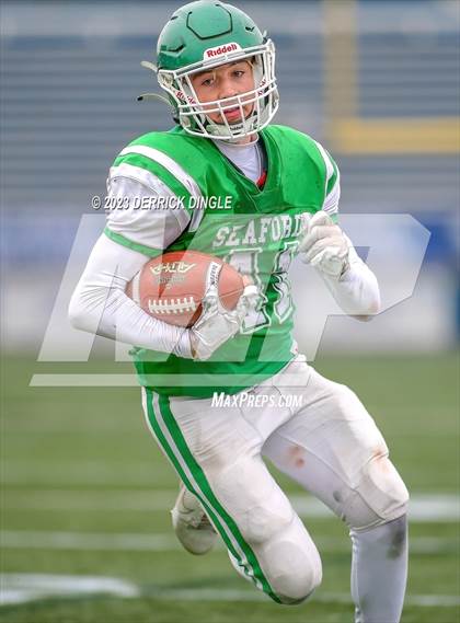 Thumbnail 2 in Seaford vs Locust Valley (NYSPHSAA Division IV Quarterfinal) photogallery.