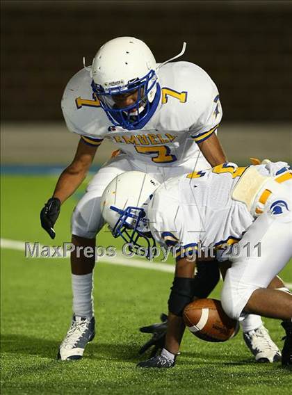Thumbnail 3 in Dallas Jesuit vs Samuell photogallery.