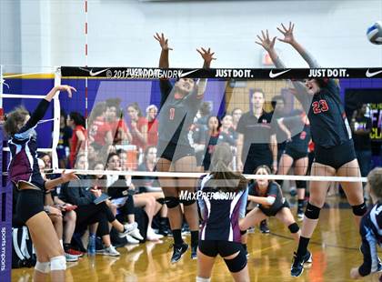 Thumbnail 3 in Assumption vs. Mater Dei (Durango Fall Classic) photogallery.