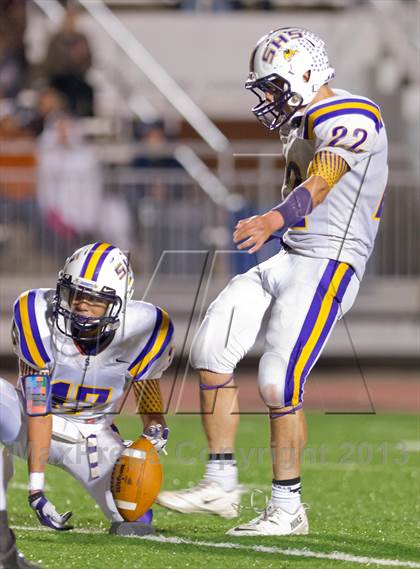 Thumbnail 2 in Sabinal vs. La Pryor (UIL 1A D2 Region 4 Regional Playoffs) photogallery.