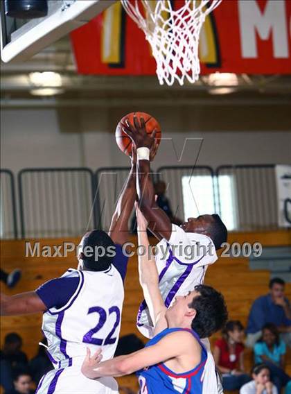 Thumbnail 1 in Westlake vs Humble (McDonalds Texas Invitational) photogallery.