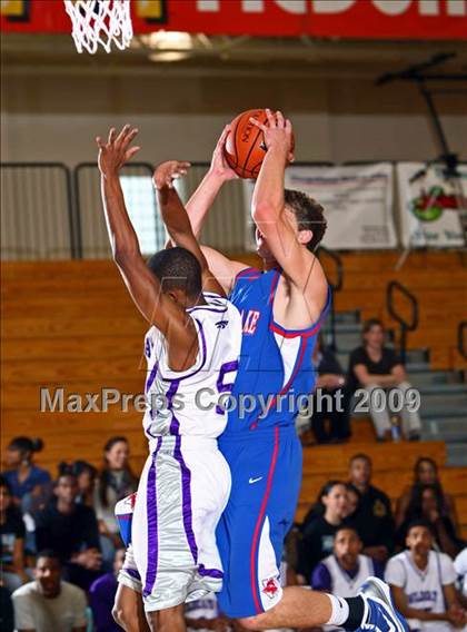 Thumbnail 3 in Westlake vs Humble (McDonalds Texas Invitational) photogallery.