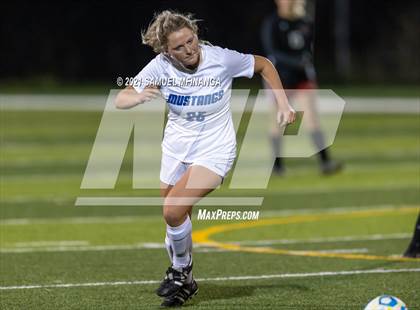 Thumbnail 2 in Omaha Westside vs. Millard North photogallery.