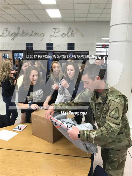 Thumbnail 3 in Appleton North TOC Ceremony photogallery.