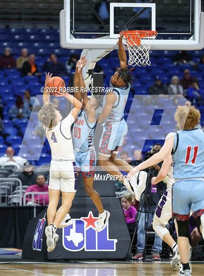 Thumbnail 3 in Boerne vs. Hirschi (UIL 4A State Semifinal) photogallery.
