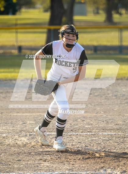 Thumbnail 1 in Lincoln Northeast vs Fremont (NSAA A4 District Playoff) photogallery.
