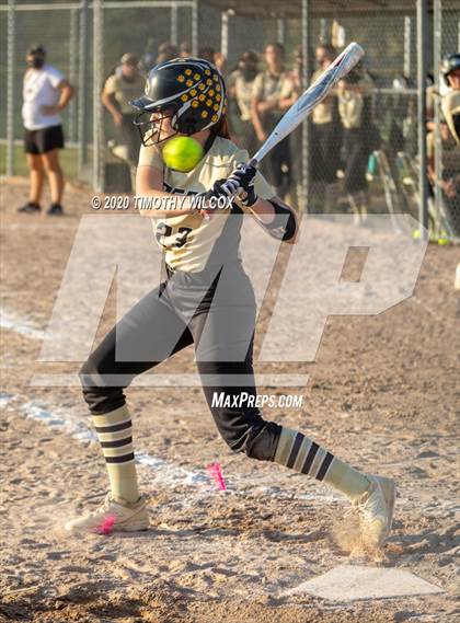 Thumbnail 1 in Lincoln Northeast vs Fremont (NSAA A4 District Playoff) photogallery.