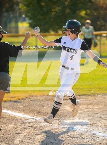 Thumbnail 2 in Lincoln Northeast vs Fremont (NSAA A4 District Playoff) photogallery.