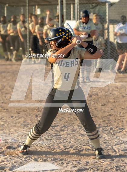 Thumbnail 2 in Lincoln Northeast vs Fremont (NSAA A4 District Playoff) photogallery.