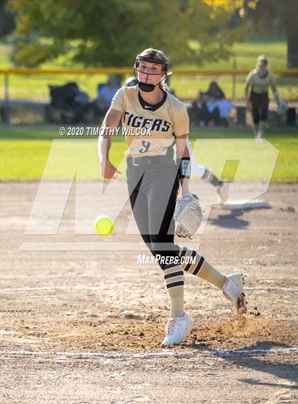 Thumbnail 3 in Lincoln Northeast vs Fremont (NSAA A4 District Playoff) photogallery.