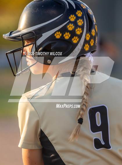 Thumbnail 3 in Lincoln Northeast vs Fremont (NSAA A4 District Playoff) photogallery.