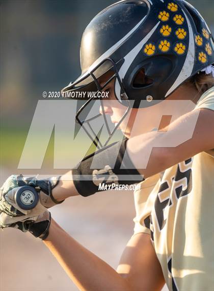Thumbnail 1 in Lincoln Northeast vs Fremont (NSAA A4 District Playoff) photogallery.