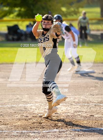 Thumbnail 3 in Lincoln Northeast vs Fremont (NSAA A4 District Playoff) photogallery.