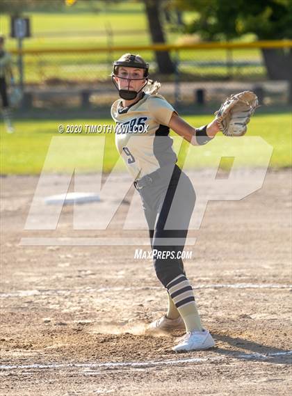 Thumbnail 1 in Lincoln Northeast vs Fremont (NSAA A4 District Playoff) photogallery.