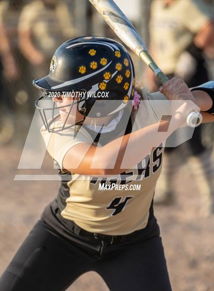 Thumbnail 1 in Lincoln Northeast vs Fremont (NSAA A4 District Playoff) photogallery.
