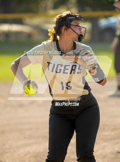 Thumbnail 1 in Lincoln Northeast vs Fremont (NSAA A4 District Playoff) photogallery.