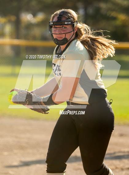 Thumbnail 1 in Lincoln Northeast vs Fremont (NSAA A4 District Playoff) photogallery.
