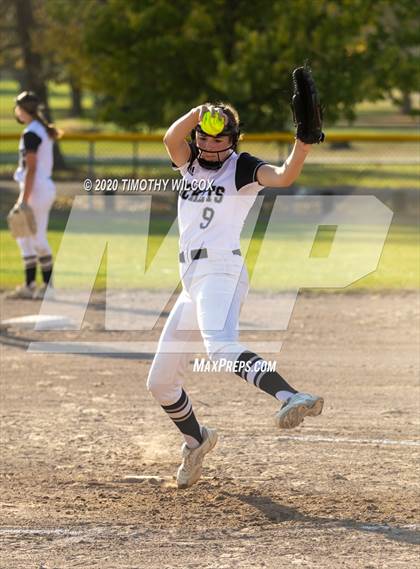 Thumbnail 3 in Lincoln Northeast vs Fremont (NSAA A4 District Playoff) photogallery.