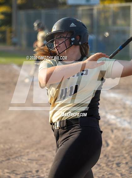 Thumbnail 2 in Lincoln Northeast vs Fremont (NSAA A4 District Playoff) photogallery.