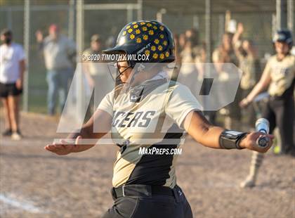 Thumbnail 2 in Lincoln Northeast vs Fremont (NSAA A4 District Playoff) photogallery.