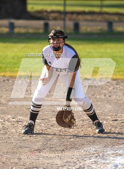 Thumbnail 1 in Lincoln Northeast vs Fremont (NSAA A4 District Playoff) photogallery.