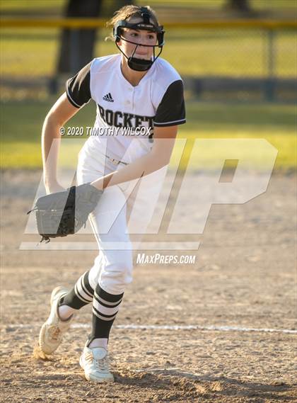Thumbnail 2 in Lincoln Northeast vs Fremont (NSAA A4 District Playoff) photogallery.