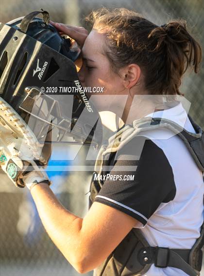 Thumbnail 2 in Lincoln Northeast vs Fremont (NSAA A4 District Playoff) photogallery.