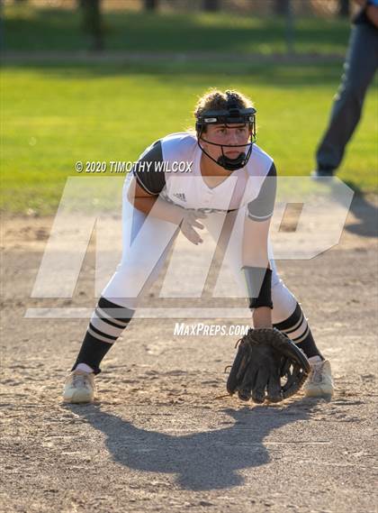 Thumbnail 3 in Lincoln Northeast vs Fremont (NSAA A4 District Playoff) photogallery.
