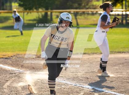 Thumbnail 2 in Lincoln Northeast vs Fremont (NSAA A4 District Playoff) photogallery.