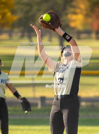 Thumbnail 2 in Lincoln Northeast vs Fremont (NSAA A4 District Playoff) photogallery.