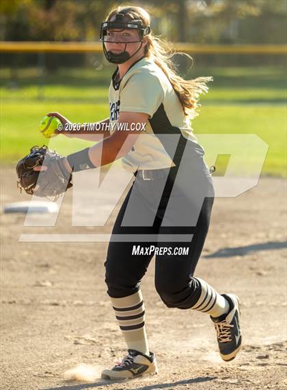 Thumbnail 3 in Lincoln Northeast vs Fremont (NSAA A4 District Playoff) photogallery.
