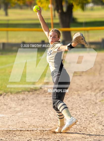 Thumbnail 3 in Lincoln Northeast vs Fremont (NSAA A4 District Playoff) photogallery.