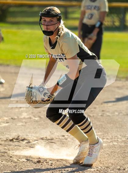 Thumbnail 3 in Lincoln Northeast vs Fremont (NSAA A4 District Playoff) photogallery.