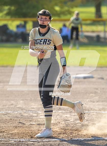 Thumbnail 3 in Lincoln Northeast vs Fremont (NSAA A4 District Playoff) photogallery.