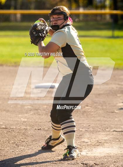 Thumbnail 3 in Lincoln Northeast vs Fremont (NSAA A4 District Playoff) photogallery.