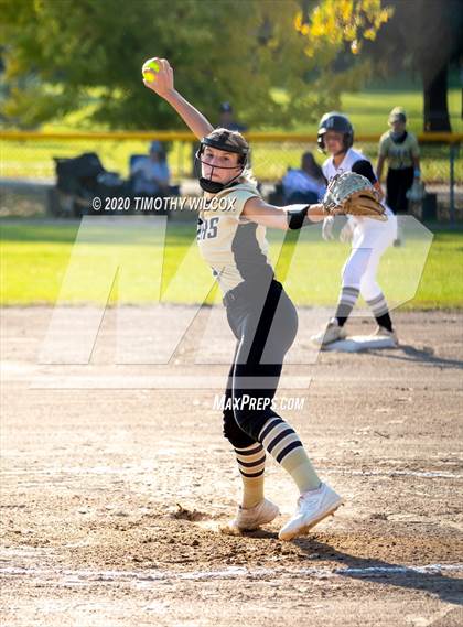 Thumbnail 1 in Lincoln Northeast vs Fremont (NSAA A4 District Playoff) photogallery.